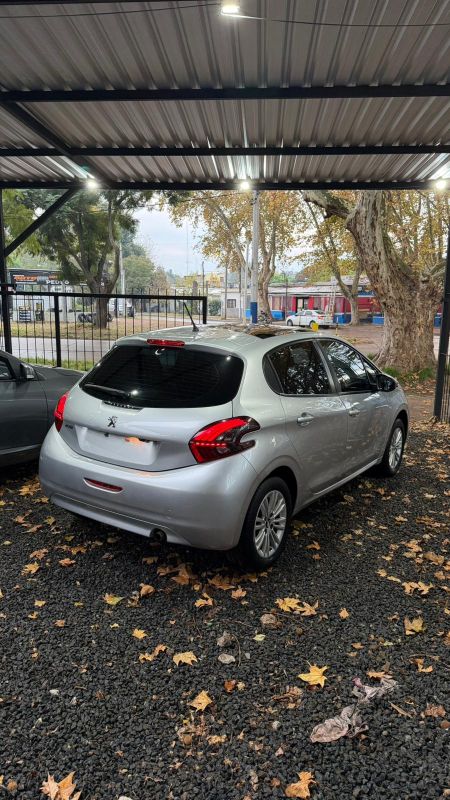 Peugeot 208 foto 4