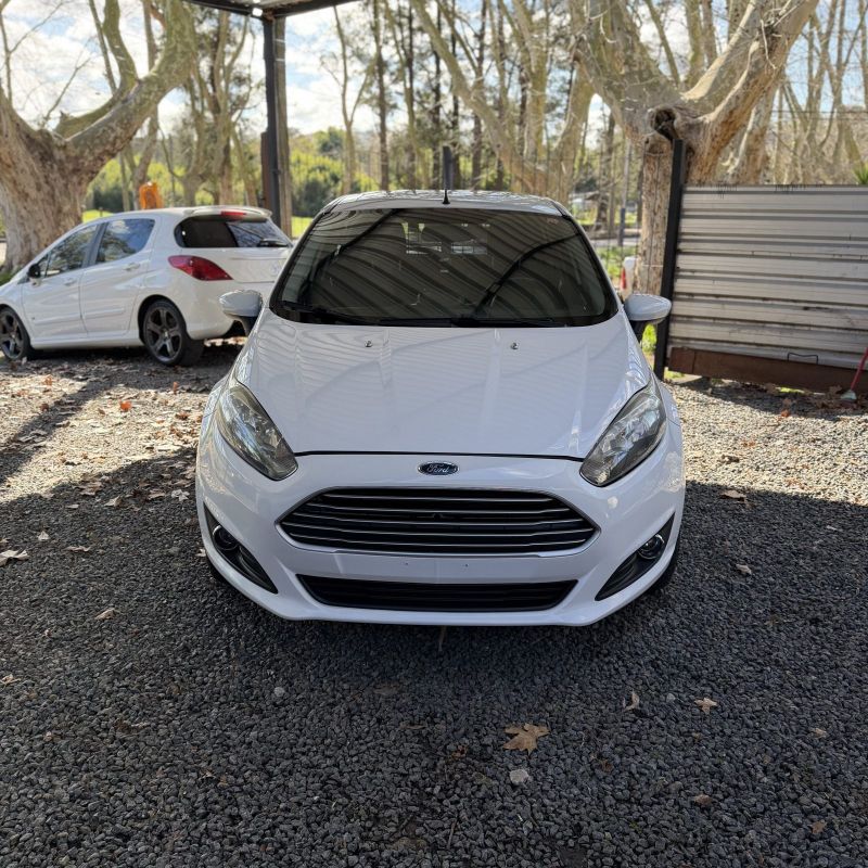 Ford Fiesta foto 2