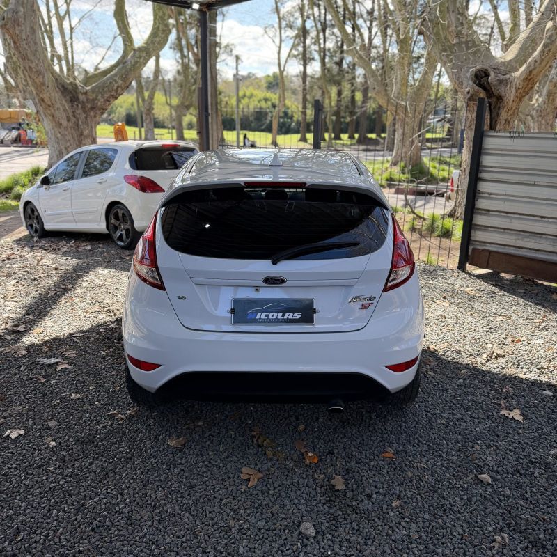 Ford Fiesta foto 5